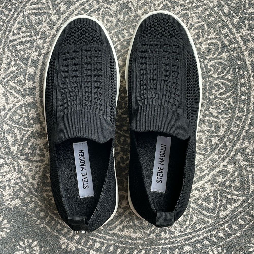 Steve Madden 6.5 slip on platform shoes